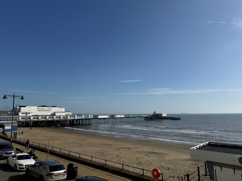 Lot: 73 - TWO-BEDROOM SEAFRONT FLAT WITH PARKING - View from the balcony towards the pier